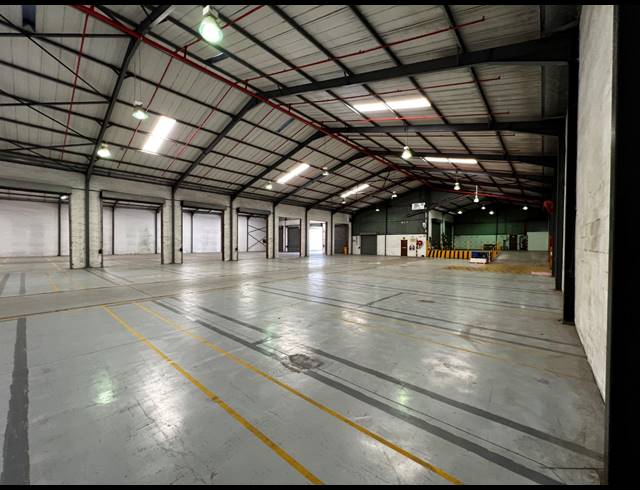 3,090M² WAREHOUSE TO LET IN AIRPORT INDUSTRIA